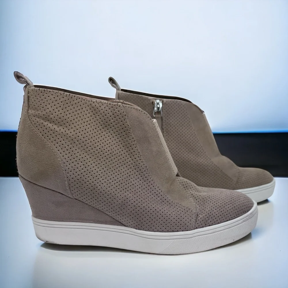 MIA Arianna Wedge Sneakers Womens 8.5 Taupe Suede Hidden Heel Shoes NWOB